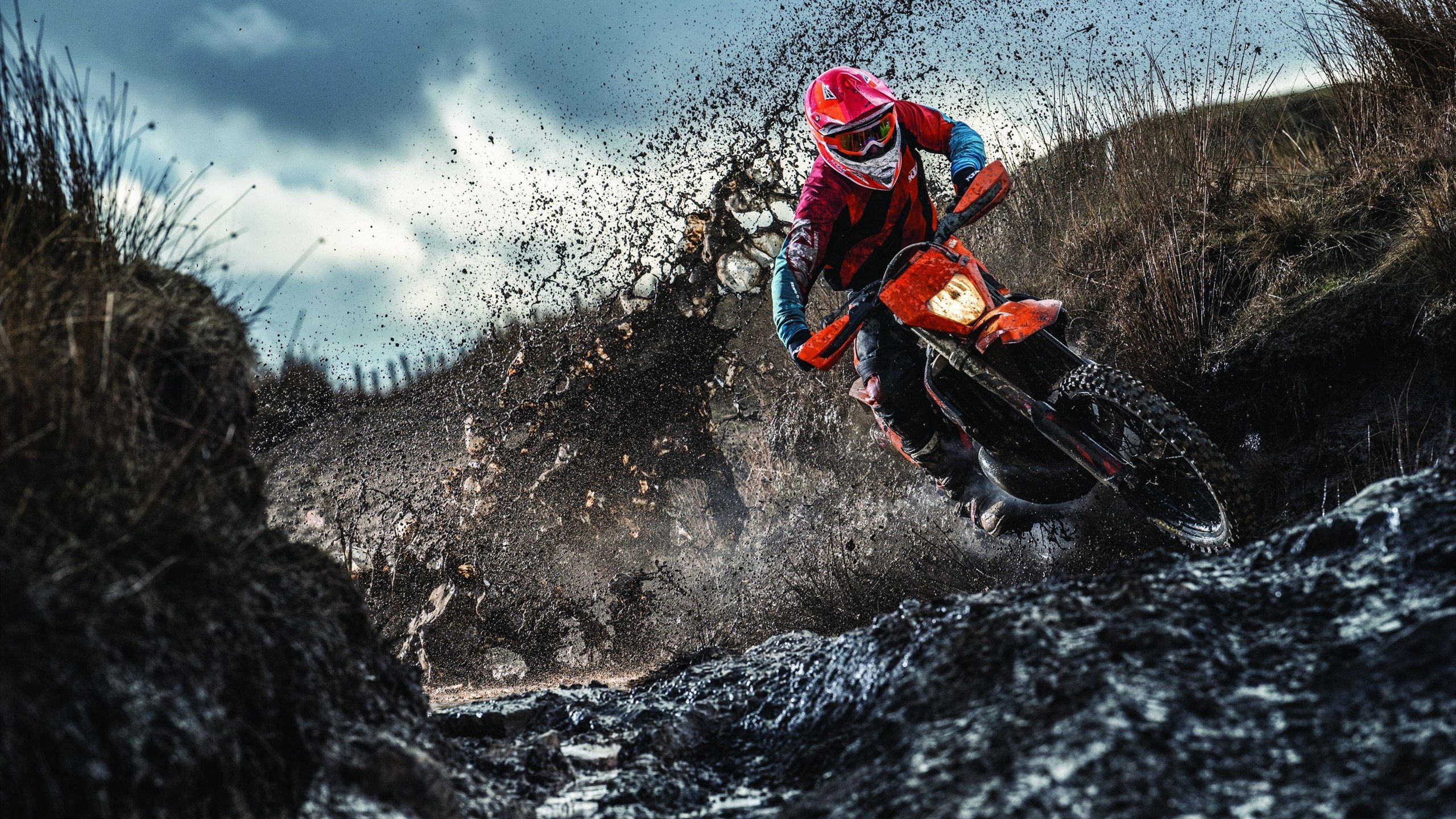 _红土大师赛：泥土场上演技巧与耐力的完美结合_，红土赛场特点